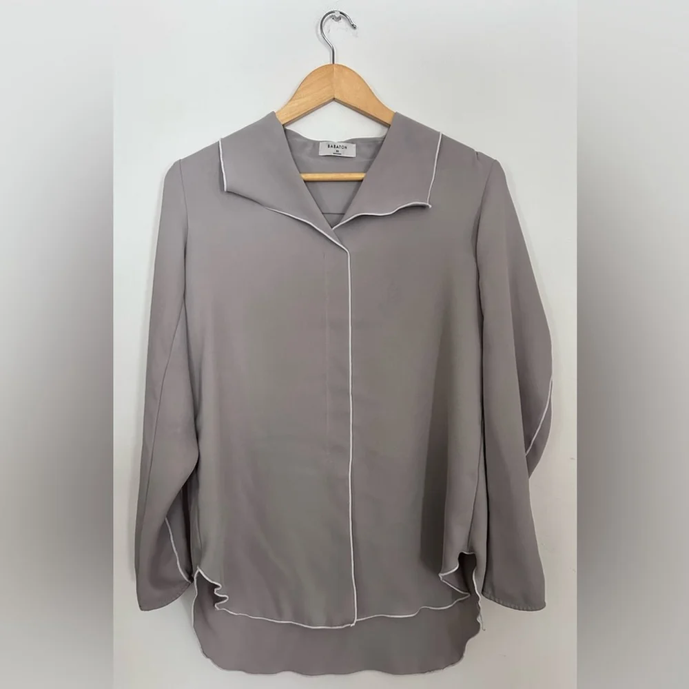 Aritzia Babaton Rena Blouse grey White Piping
Women’s size xs - Picture 4 of 6